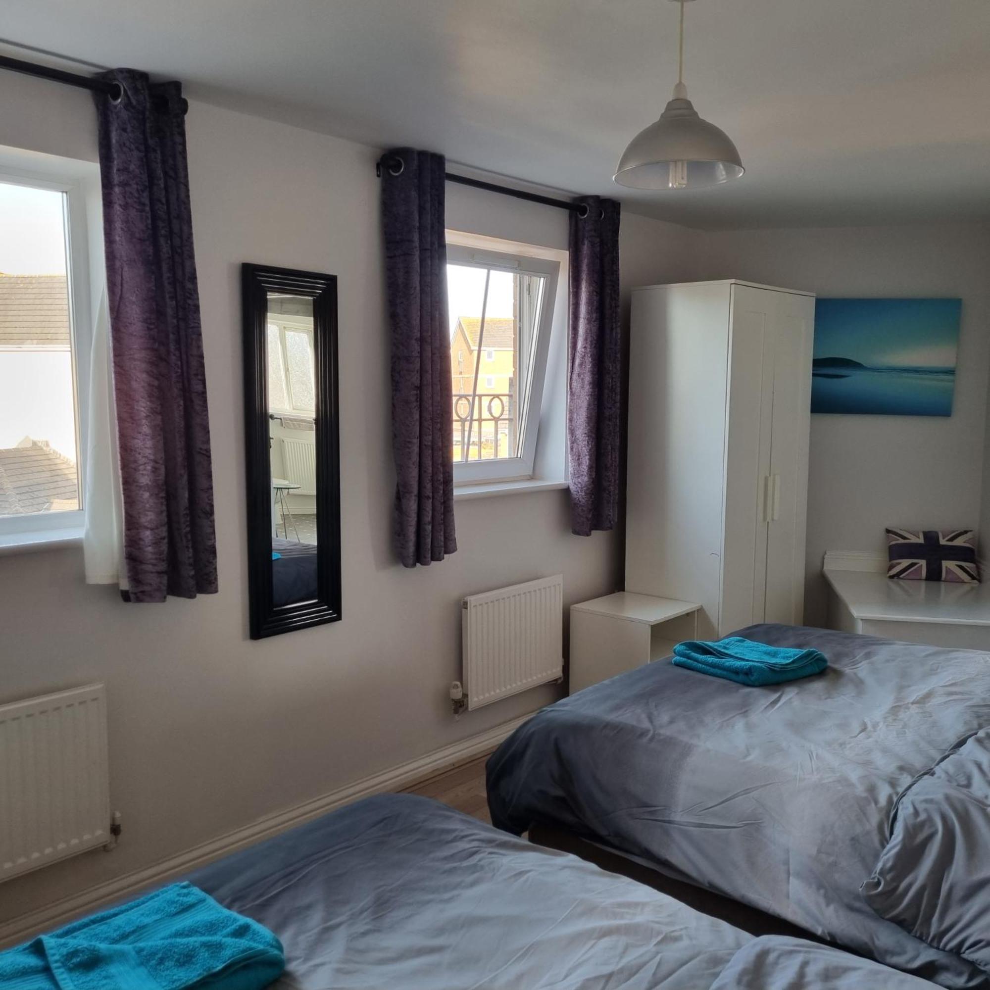 Sea Escape The Tardiis Beachfront Location Aberavon Beach Sea Views Driveway Parking Port Talbot Exterior photo