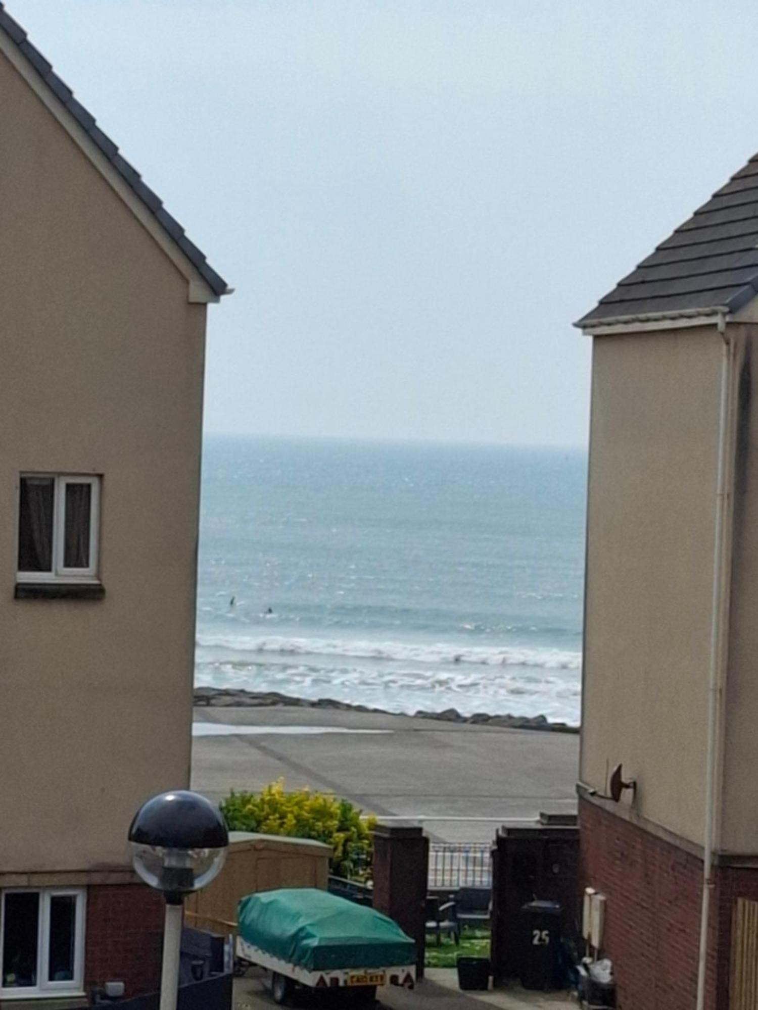 Sea Escape The Tardiis Beachfront Location Aberavon Beach Sea Views Driveway Parking Port Talbot Exterior photo